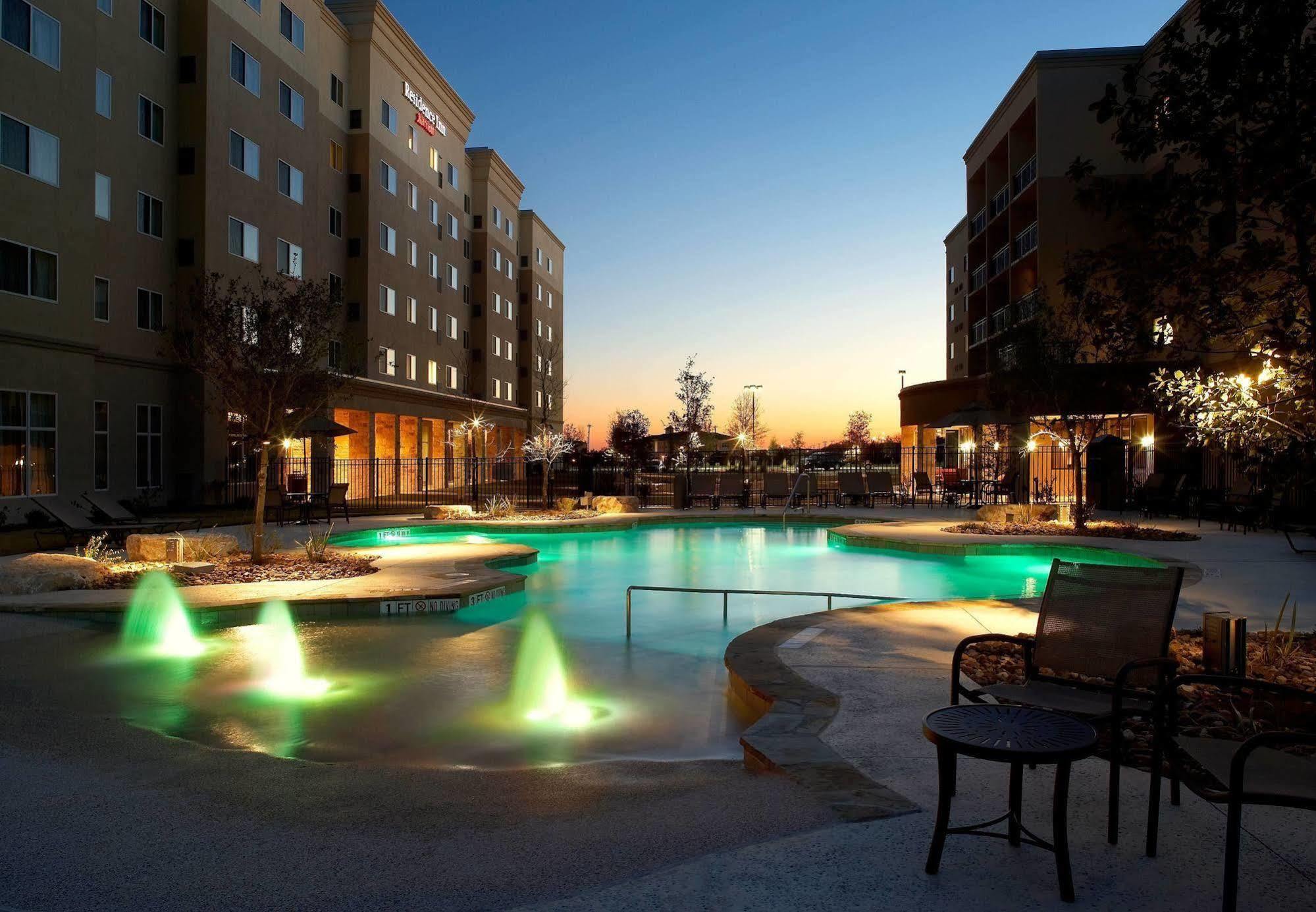 Hotel Courtyard By Marriott San Antonio Six Flags At The Rim Exterior foto
